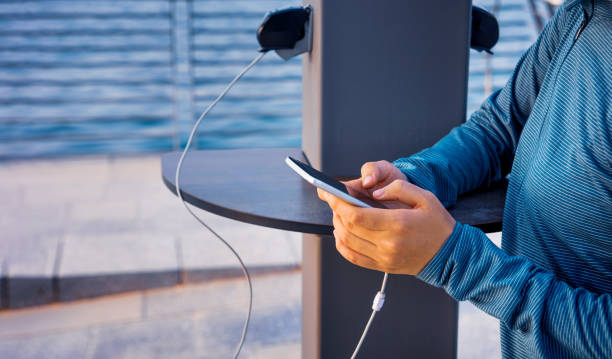 Cara Aman Pakai Smartphone Saat Dicas Tanpa Bikin Baterai Cepat Rusak