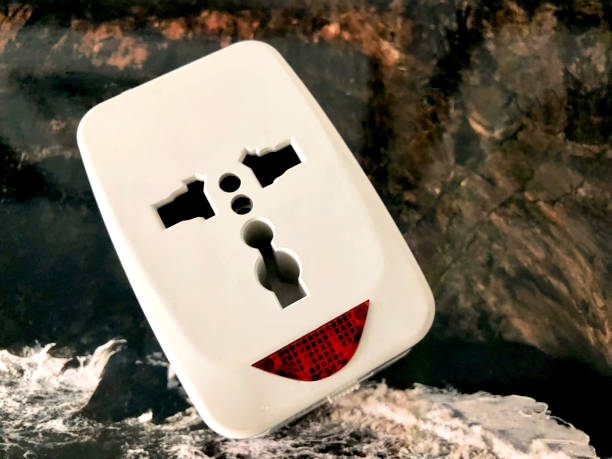 5 Panduan Memilih Travel Adaptor yang Aman dan Praktis