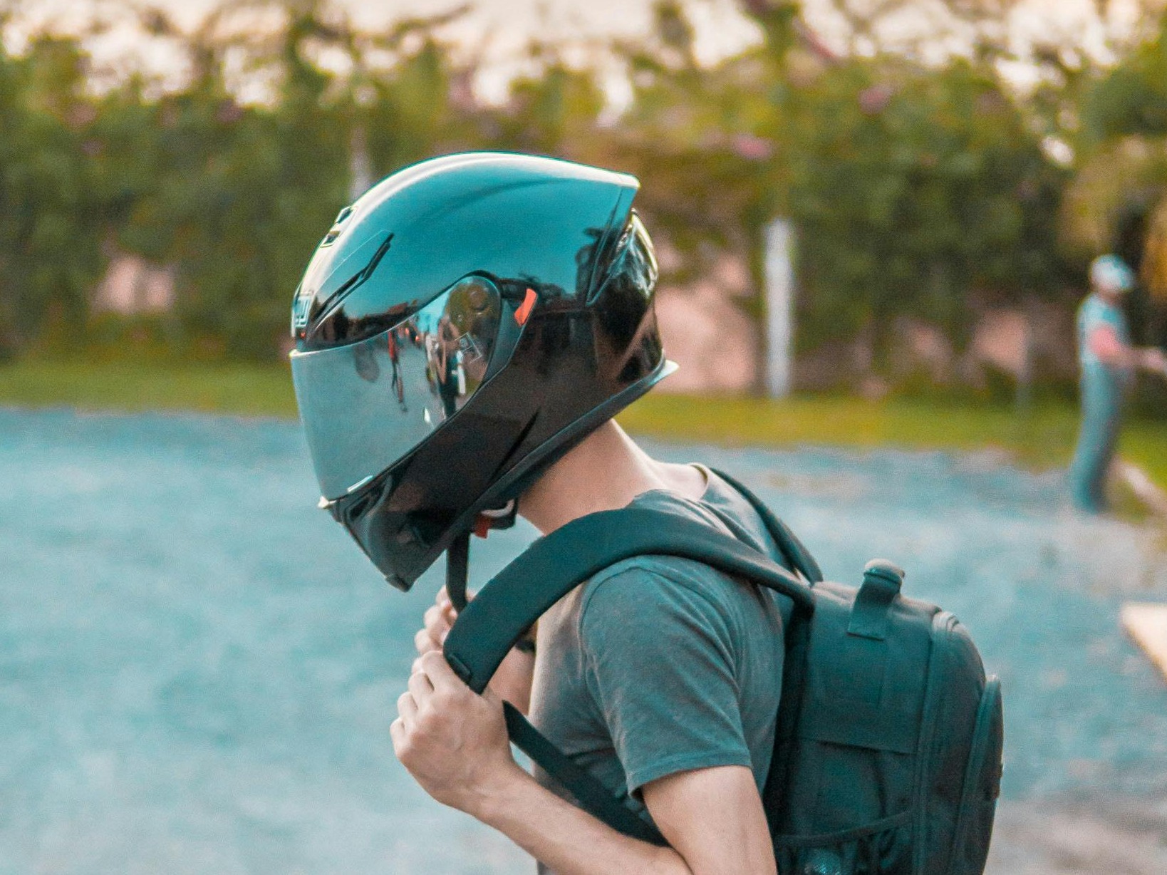 Biar Helm Nggak Bau Apek & Berembun, Begini Cara Rawatnya!