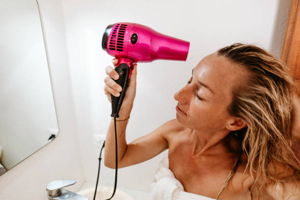 5 Kebiasaan Pakai Hair Dryer yang Tanpa Disadari Bikin Rambut Rusak