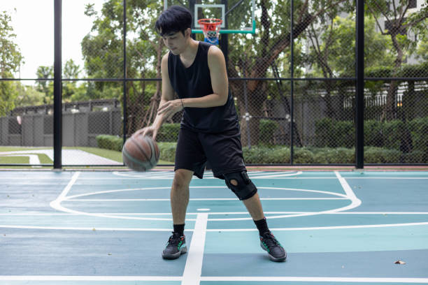 Pecinta Basket Merapat! Kenapa Kamu Butuh Ankle Support dan Knee Sleeve saat Bermain