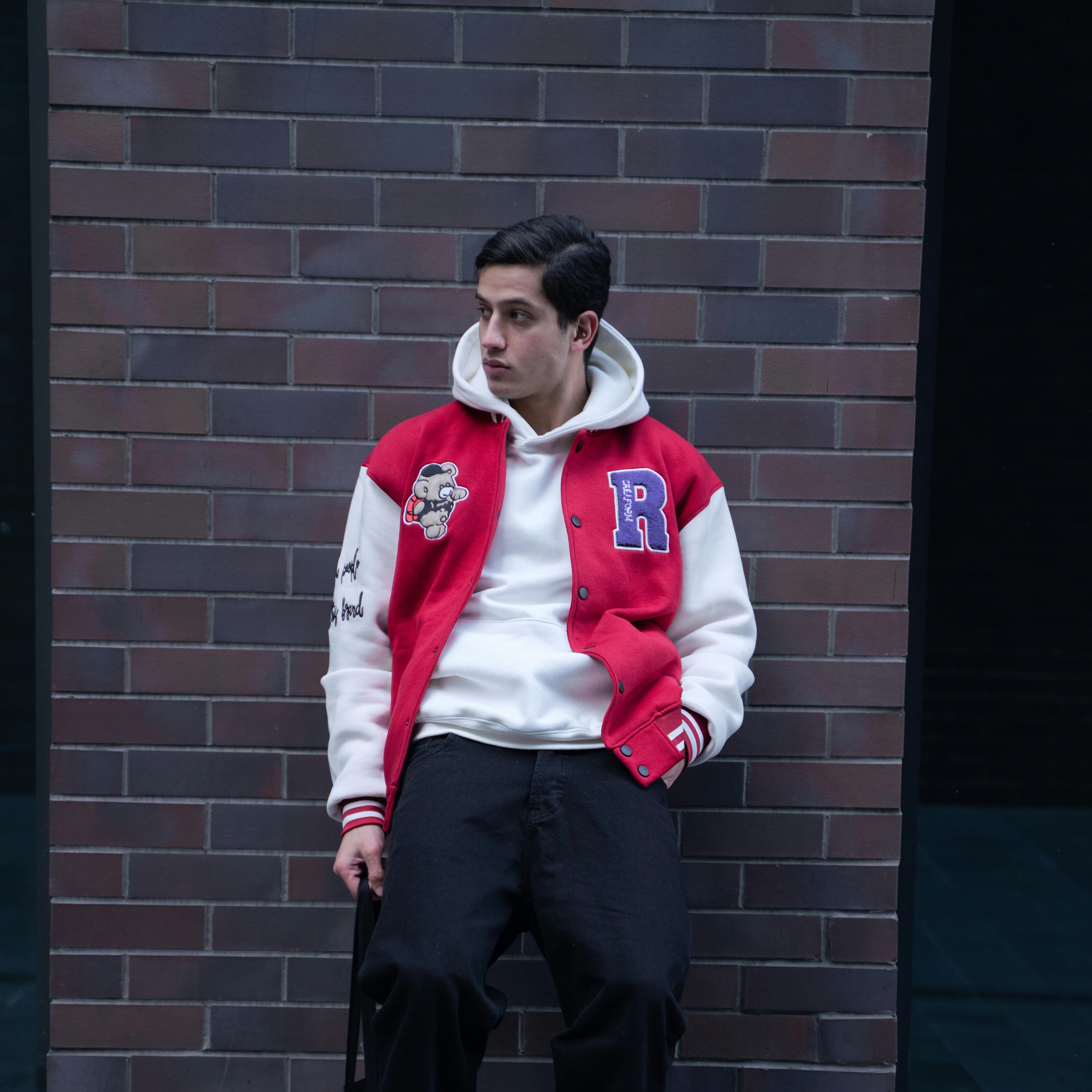 5 Tips Styling Jaket Varsity Biar Gayamu Makin Kece