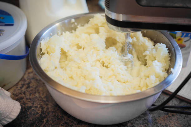 Nggak Cuma Buat Adonan! Ini Dia Fungsi-Fungsi Stand Mixer yang Mungkin Belum Kamu Tahu