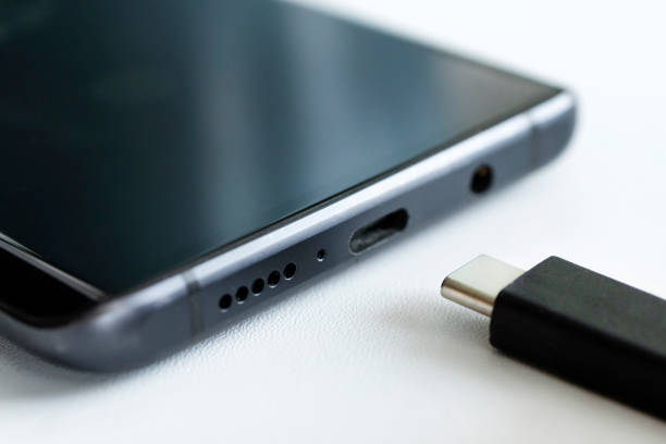 Terpaksa Cas HP di Laptop? Ini 3 Tips Wajib Agar Baterai Gadget Tetap Awet