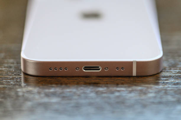 Jangan Bingung! Ini Alasan iPhone Sekarang Tidak Punya Lubang Audio Jack