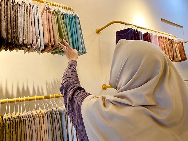 Intip Teknik Menyetrika dan Menyimpan Kerudung Supaya Nggak Kusut Lagi