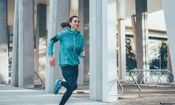 10 Tips Memilih Jaket Olahraga Wanita yang Nyaman dan Stylish
