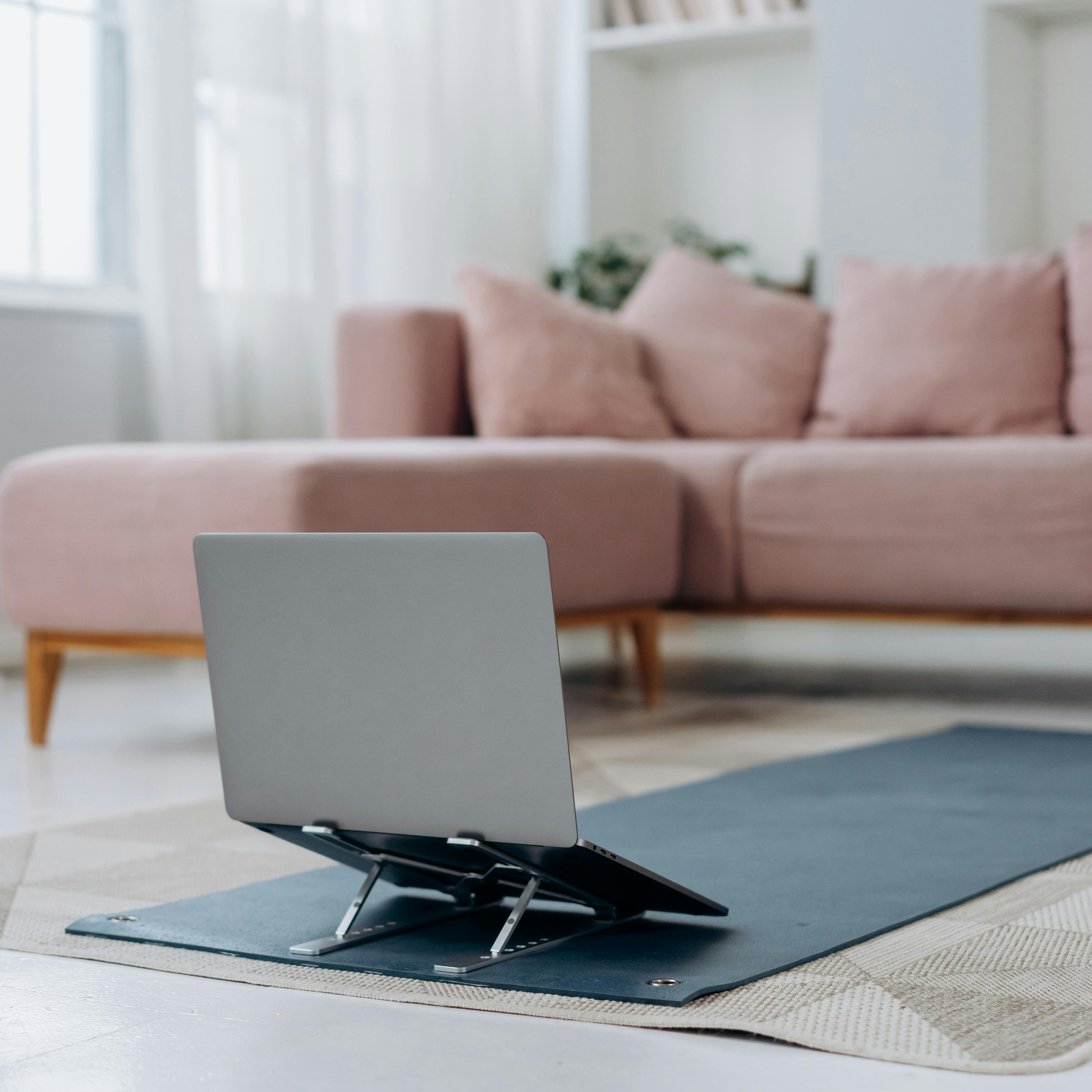 Belajar dan Kerja Lebih Nyaman dengan Stand Laptop