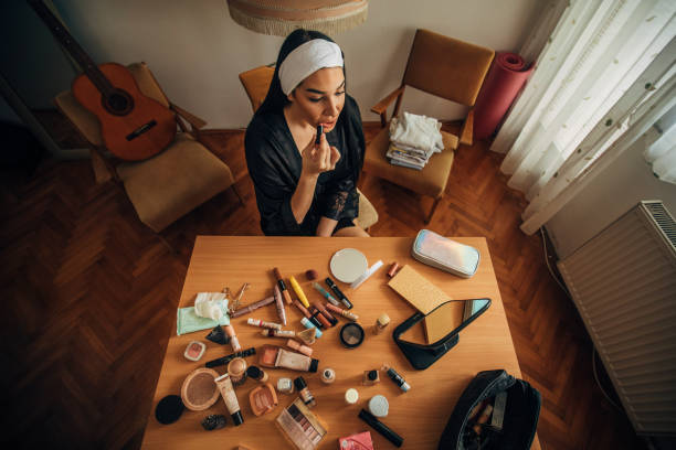 Meja Rias Penuh? Atasi dengan Rak Kosmetik Agar Lebih Rapi dan Lega!