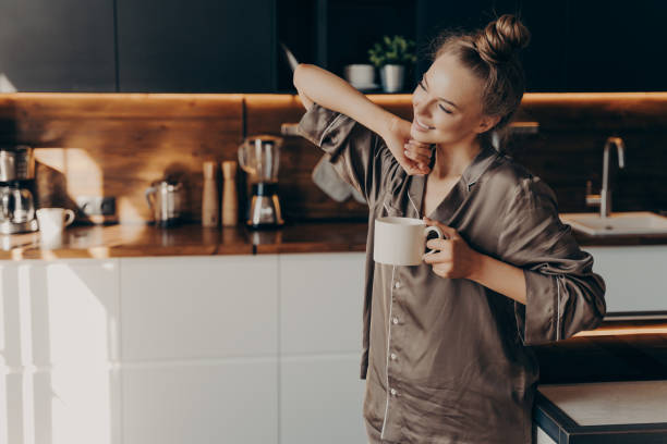 Tips Tetap Tampil Stylish Saat Bersantai di Rumah, Biar Nggak Panik Pas Tamu Datang Mendadak!