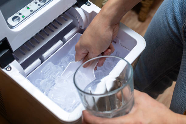 Doyan Minuman Dingin? Begini Cara Bikin Es yang Jernih dan Cepat!