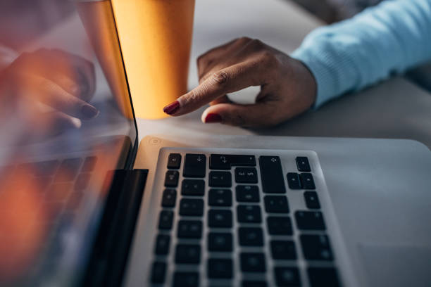 Cara Aman Membersihkan Keyboard Laptop, Jangan Sembarangan Ya!