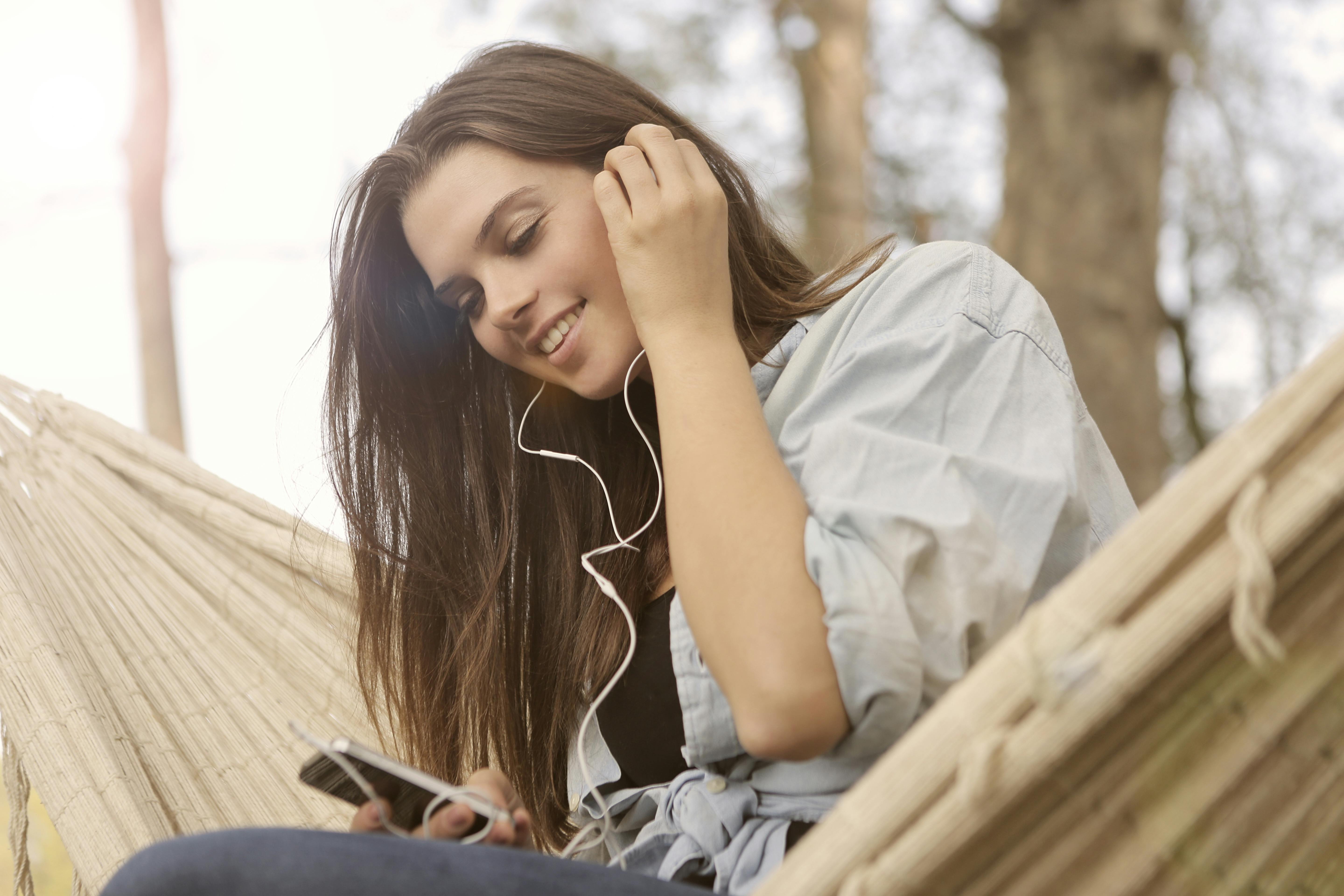 Wajib Punya! Solusi Dengar Musik di HP Tanpa Jack Audio