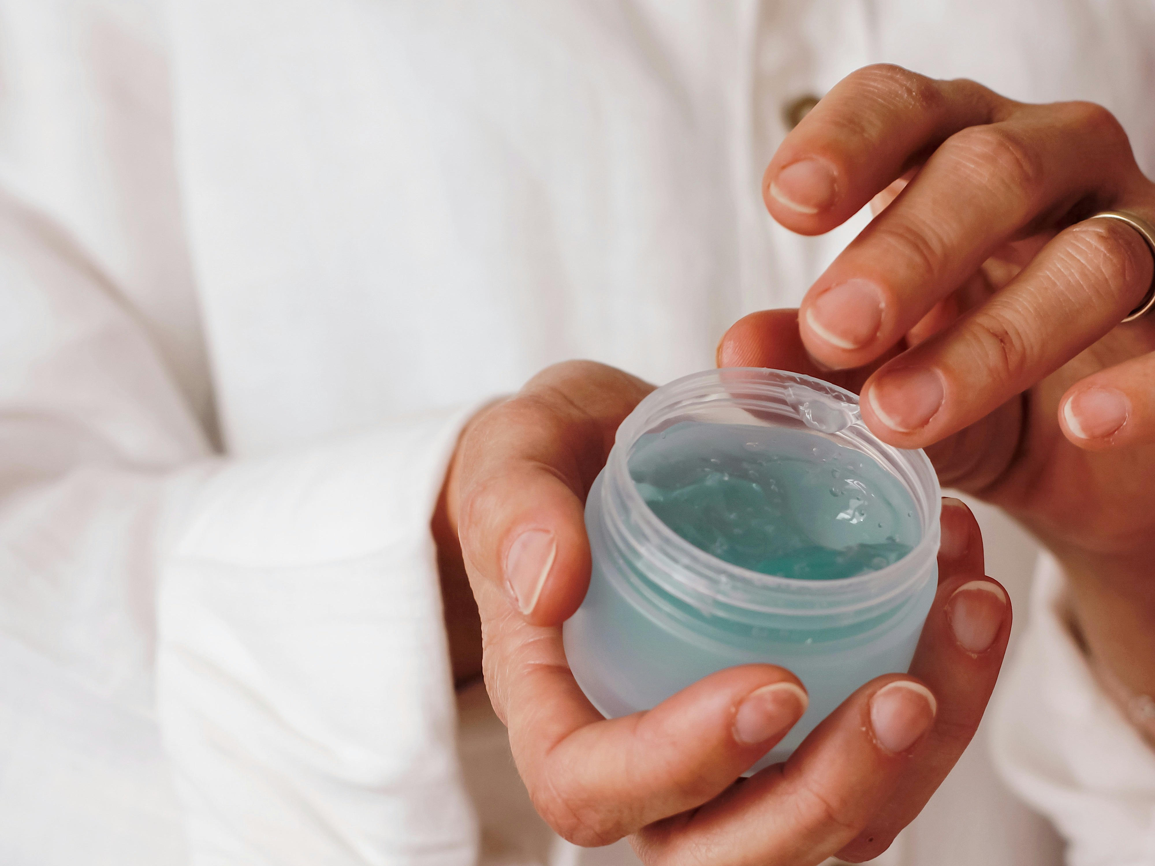 Cream Rambut Pria vs Gel, Panduan Pilih Styling Sesuai Tipe Rambutmu