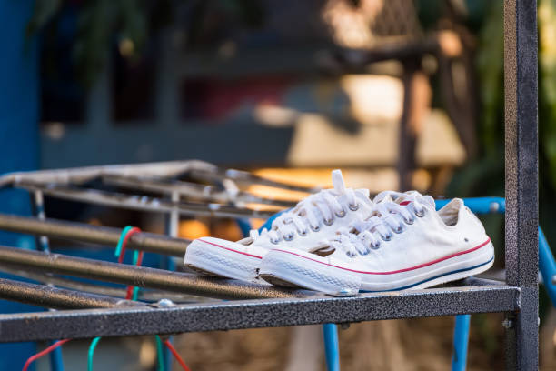 Cara Merawat Sepatu Putih Agar Selalu Terlihat Baru