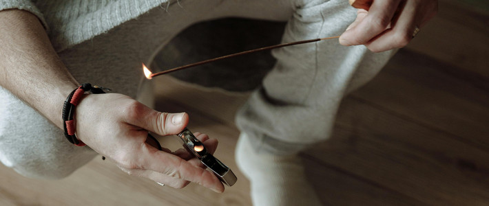 Cara Aman Menggunakan Dupa Aromaterapi di Dalam Ruangan