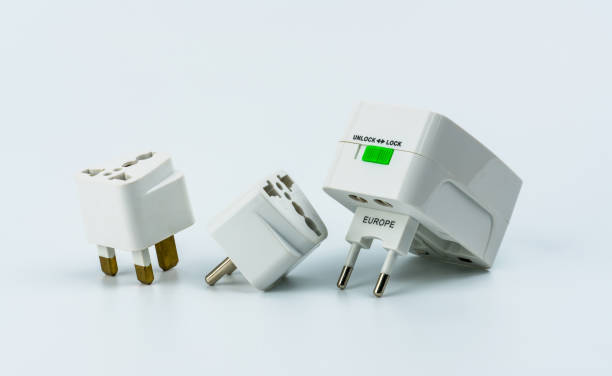 5 Tips Aman Mengisi Gadget di Luar Negeri dengan Travel Adaptor