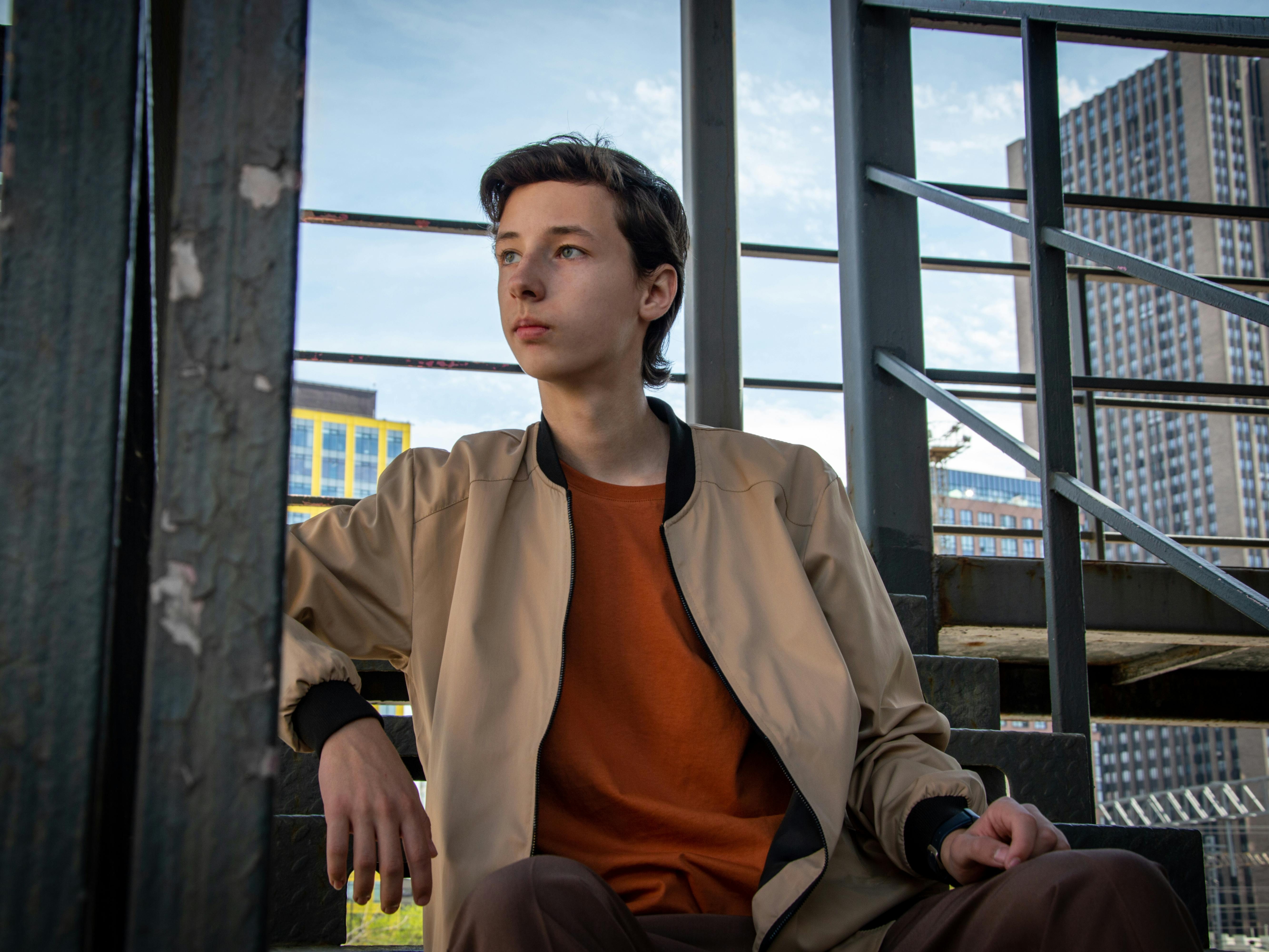 Bomber Jacket Pria Keren, Tampil Stylish di Segala Kesempatan