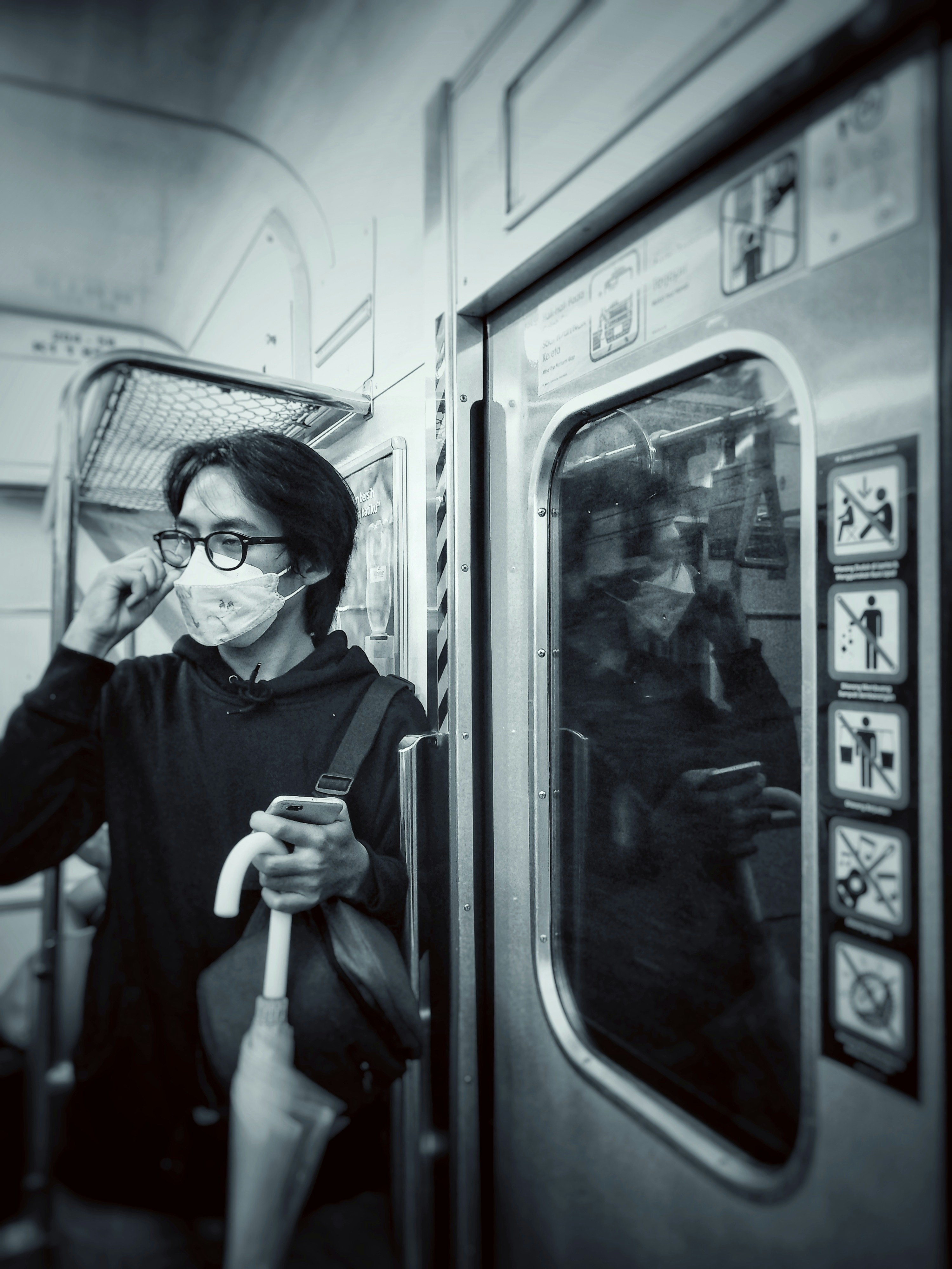 Wajib Tahu! 3 Momen Penting Melepas Earphone di Stasiun