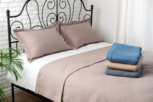 Bye-bye Keringat! 3 Bahan Bedcover Adem Pilihan Ahli untuk Kita