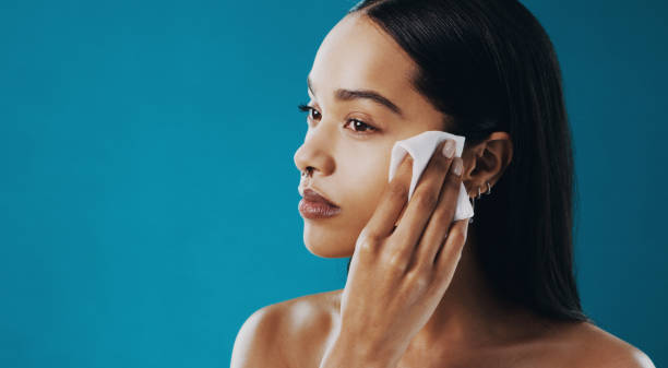 Kulit Wajahmu Berminyak? Coba Pakai Bedak Tabur Oil Control Ini