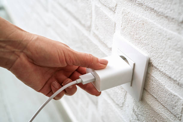 Aman Nggak Sih Pakai Adaptor iPhone Non Original?