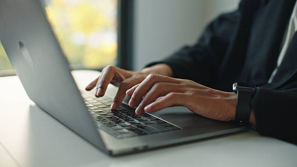 Jangan Sampai Ketipu! Ini Cara Cek MacBook Asli