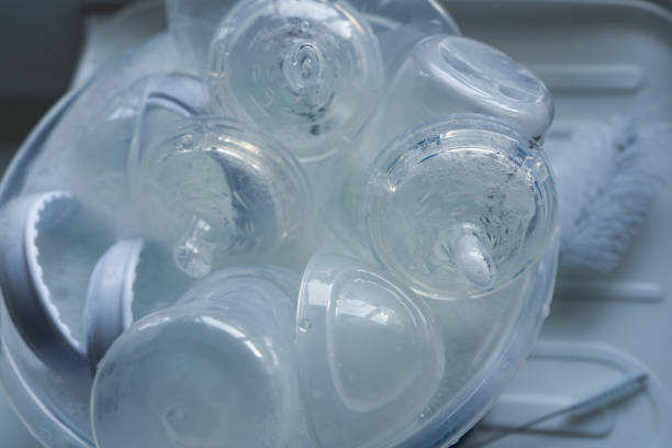 Mom, Stop Rendam Botol Bayi Pakai Air Panas! Ini Cara Sterilisasi Modern yang Lebih Praktis dan Aman