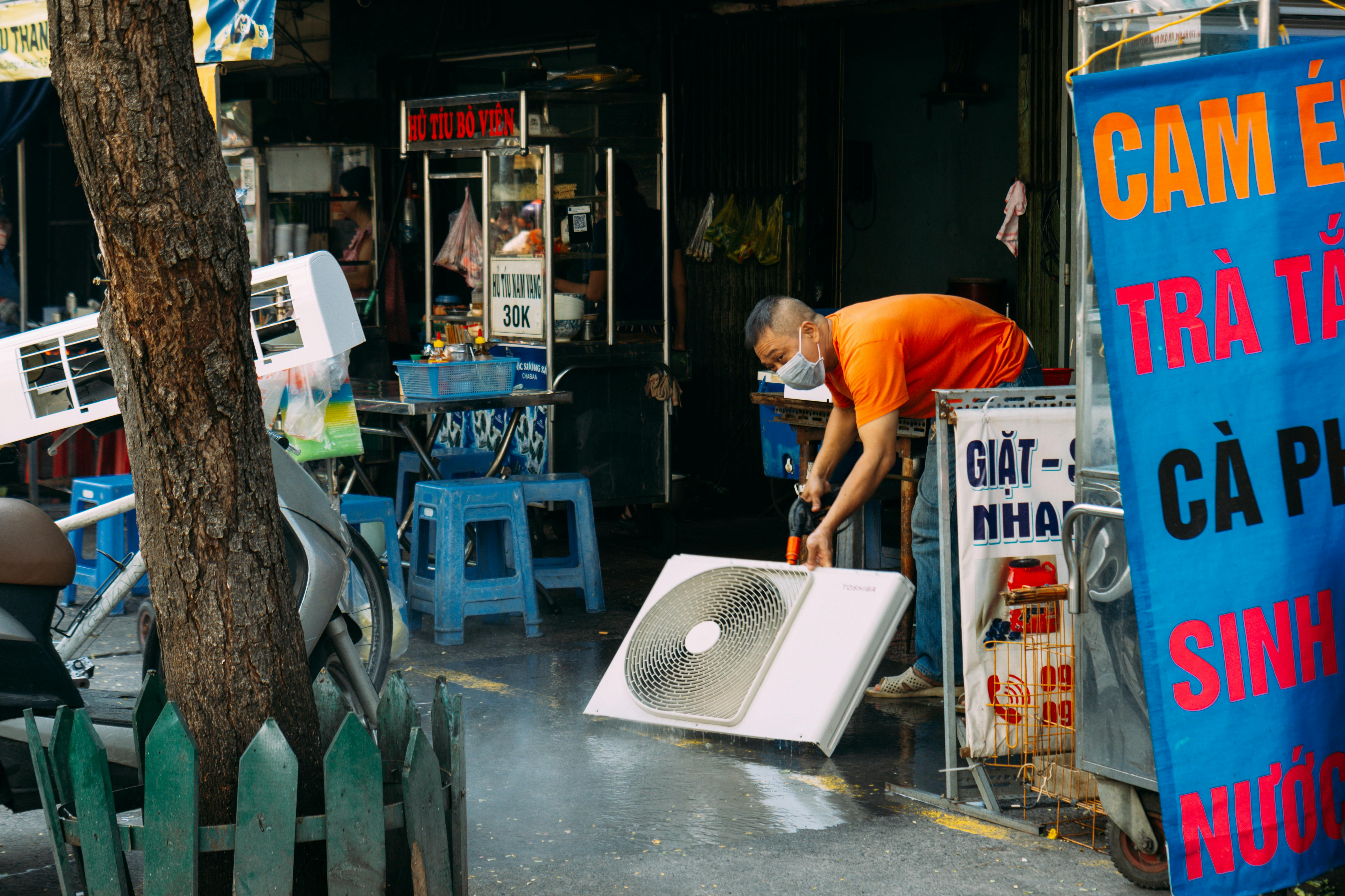 Tips Merawat Kipas Angin Meja yang Bikin Dingin Maksimal dan Tahan Lama