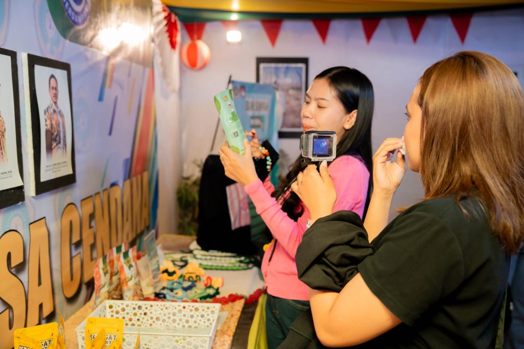 Kaos Kasual hingga Camilan Ludes Terjual: Inovasi Undana Bikin Pameran HUT RI ke-80 Makin Riuh