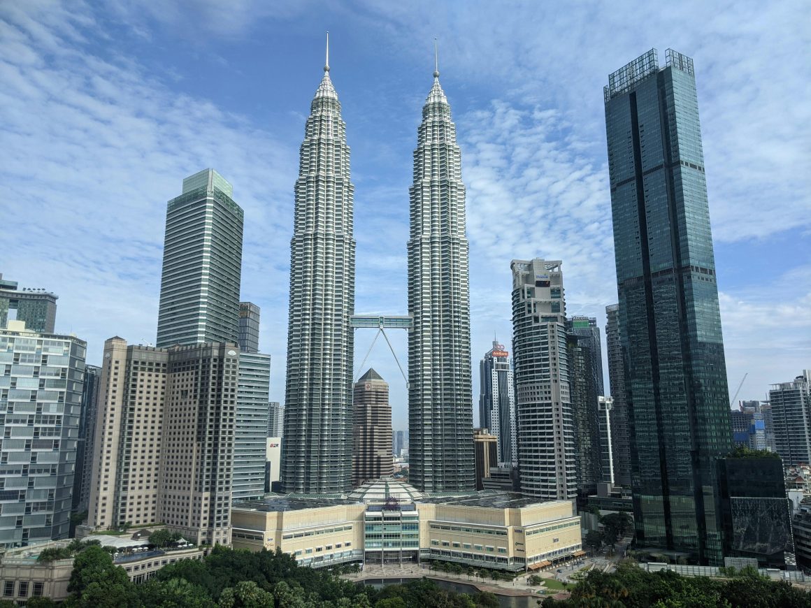 Petronas Twin Towers: Panduan Hemat Menikmati Ikon Kuala Lumpur dari Pagi sampai Malam