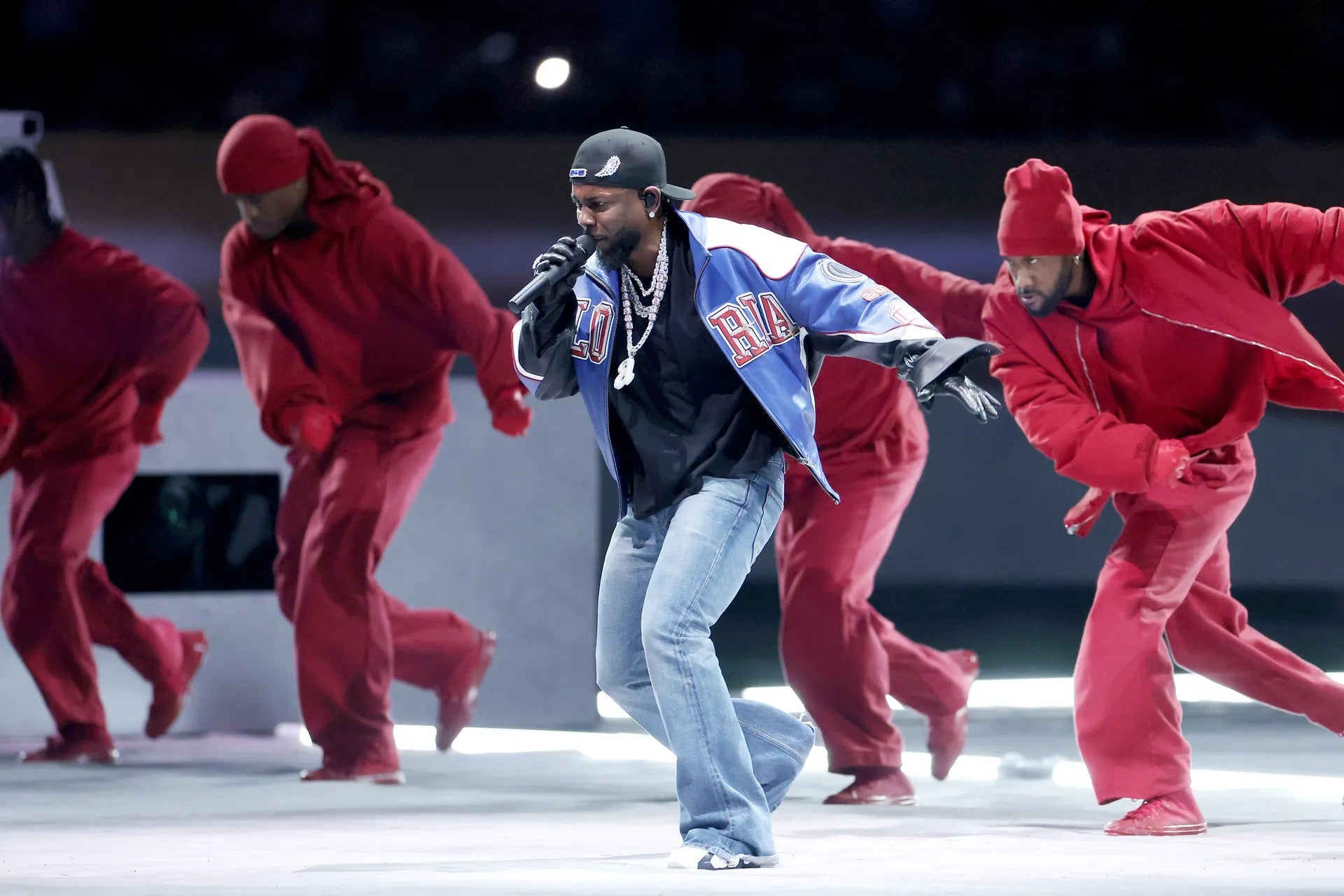 Gaya Kendrick Lamar di Super Bowl: Bukan Sekadar Outfit, tapi Kode Rahasia