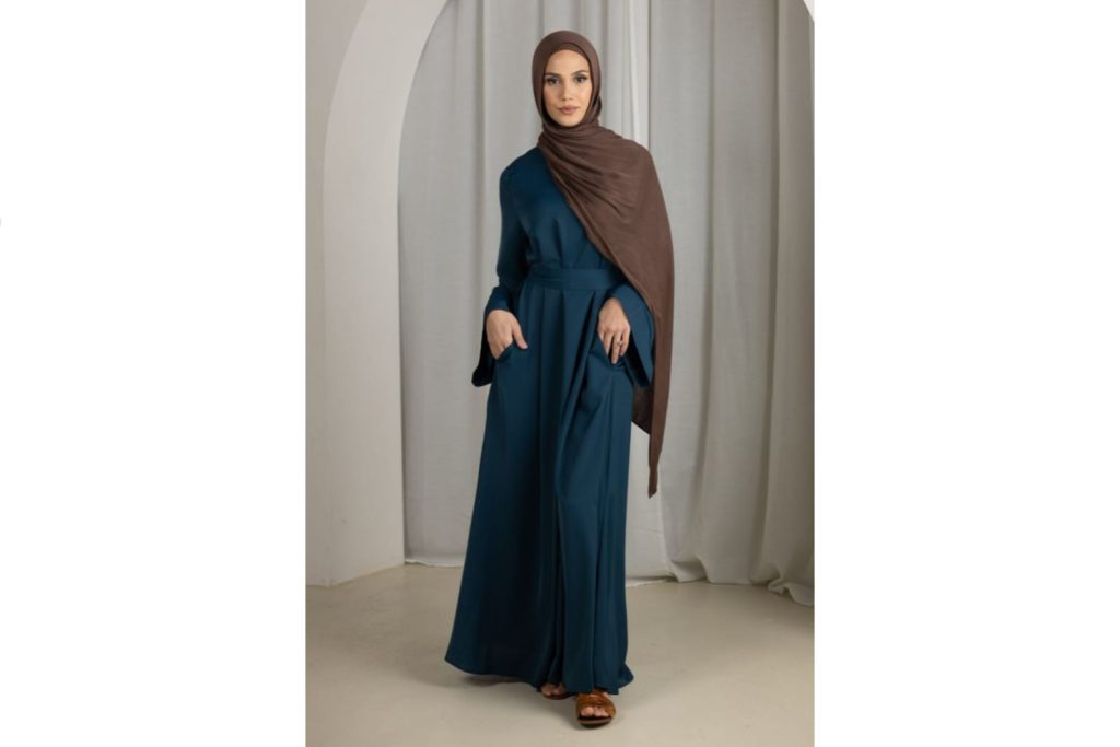 3 Warna Baju Lebaran 2025 yang Bakal Bikin Kamu Paling Standout di Kumpul Keluarga