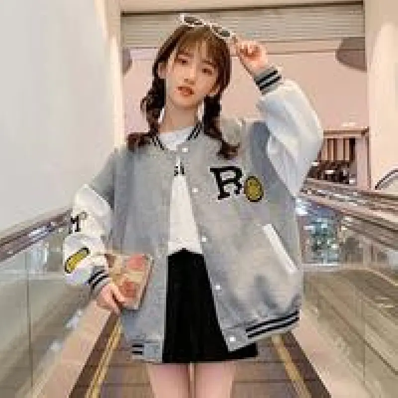 Jaket Varsity Wanita 2025: Dari Oversize Manis sampai Custom Premium yang Super Hits!