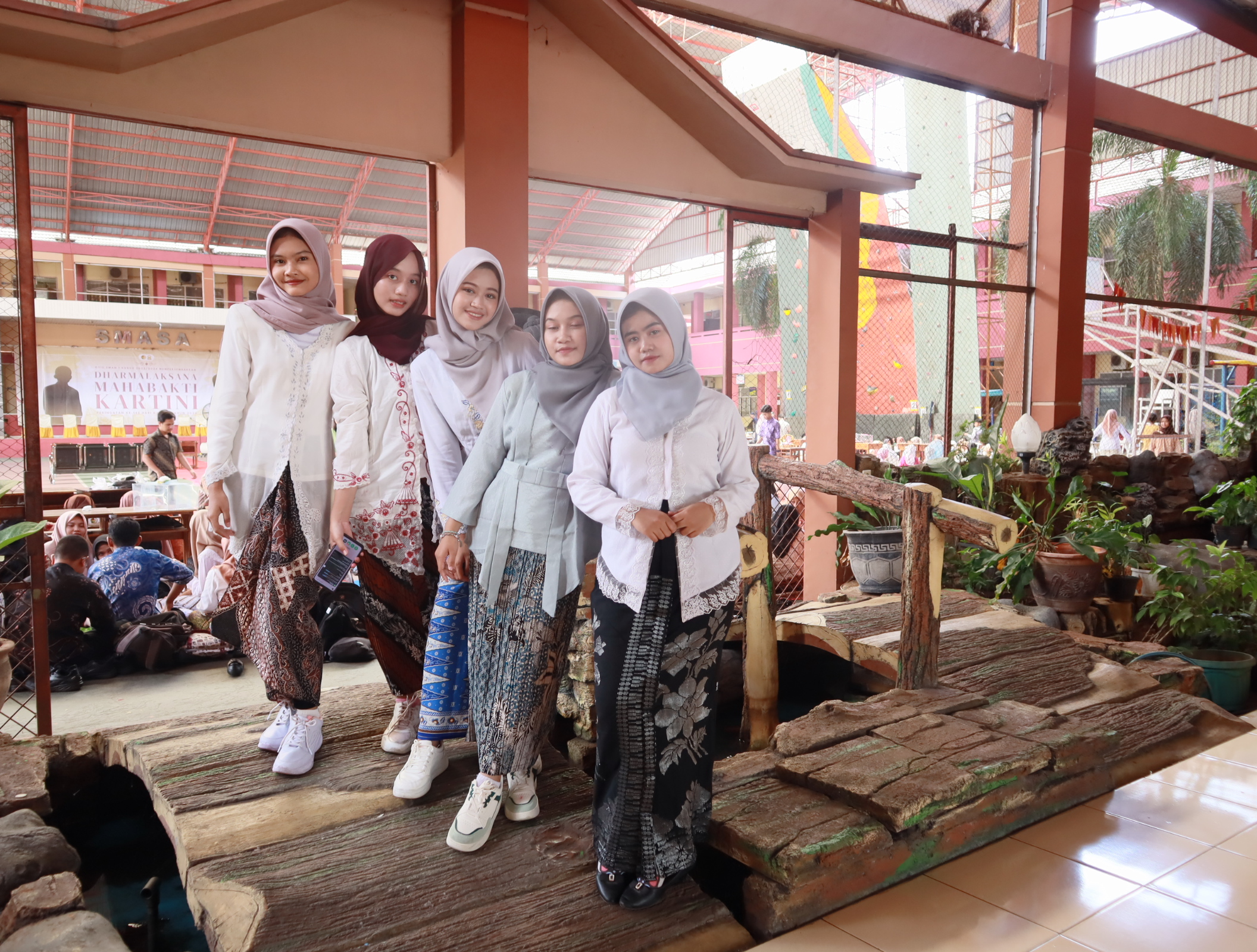 Tren Fashion Kudus & Indonesia: Dari Fashion Week, Shimmer Lebaran sampai Cottagecore