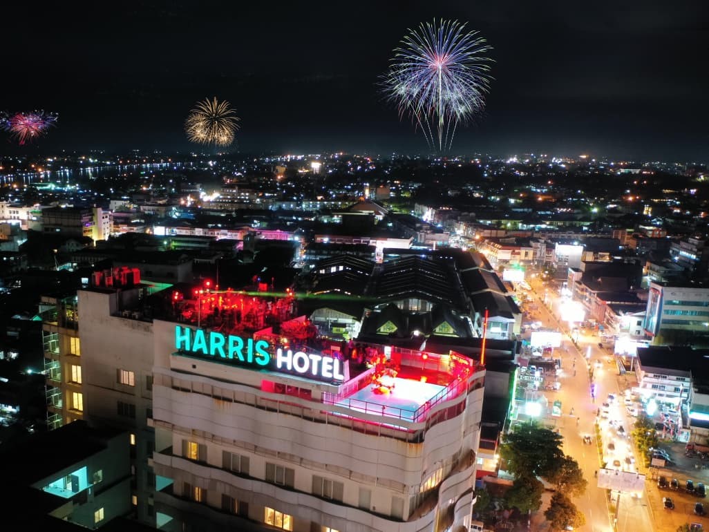 Rayakan Malam Tahun Baru dengan 10.000 Kembang Api dan Perhiasan Mewah di HARRIS Pontianak