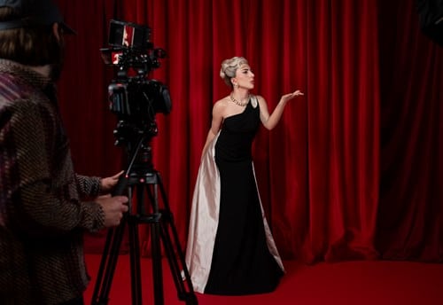 Patung Lilin Lady Gaga dengan Gaun & Perhiasan Mewah di London: Wajib Lihat Sebelum GRAMMY 2025!