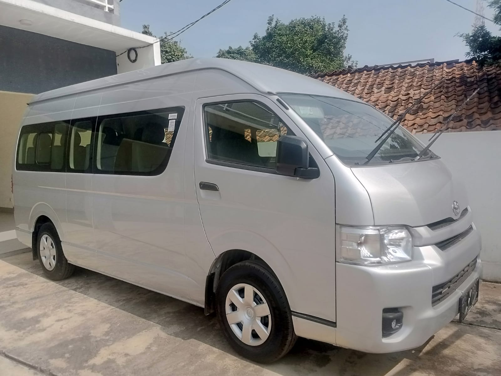Sewa Hiace Hemat & Nyaman di Jakarta: Cara Simple Bikin Rombongan Tetap Happy