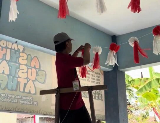 Sulap Halaman Gersang Jadi TK Idaman: Strategi KKN-T 27 Bikin Anak Betah Belajar