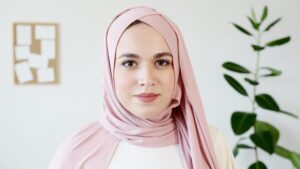 Hijab, Konten, dan Keimanan: Saat Tren Media Sosial Menjadi Cermin Identitas Muslimah