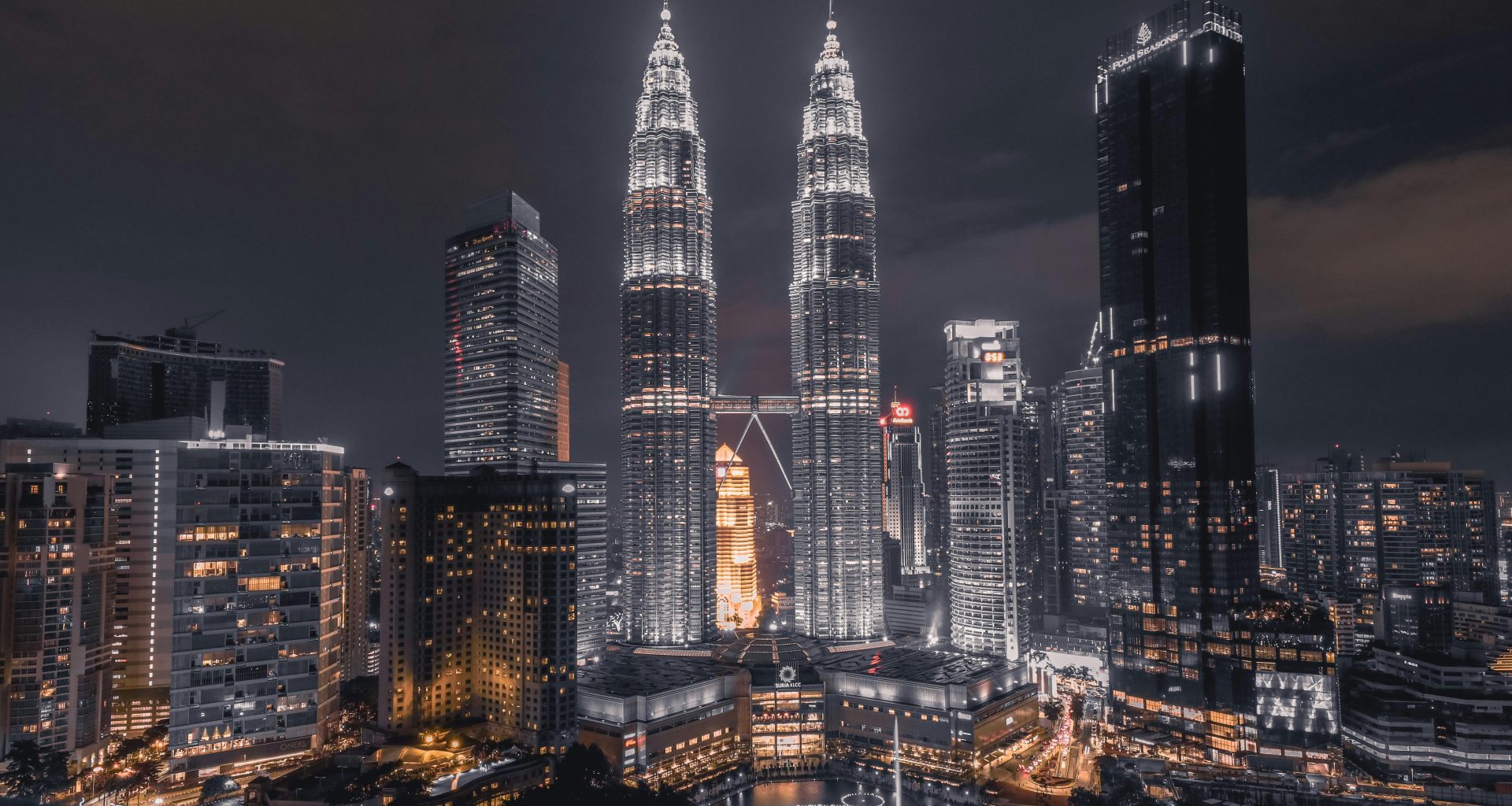 Petronas Twin Towers: Panduan Hemat Menikmati Ikon Kuala Lumpur dari Pagi sampai Malam