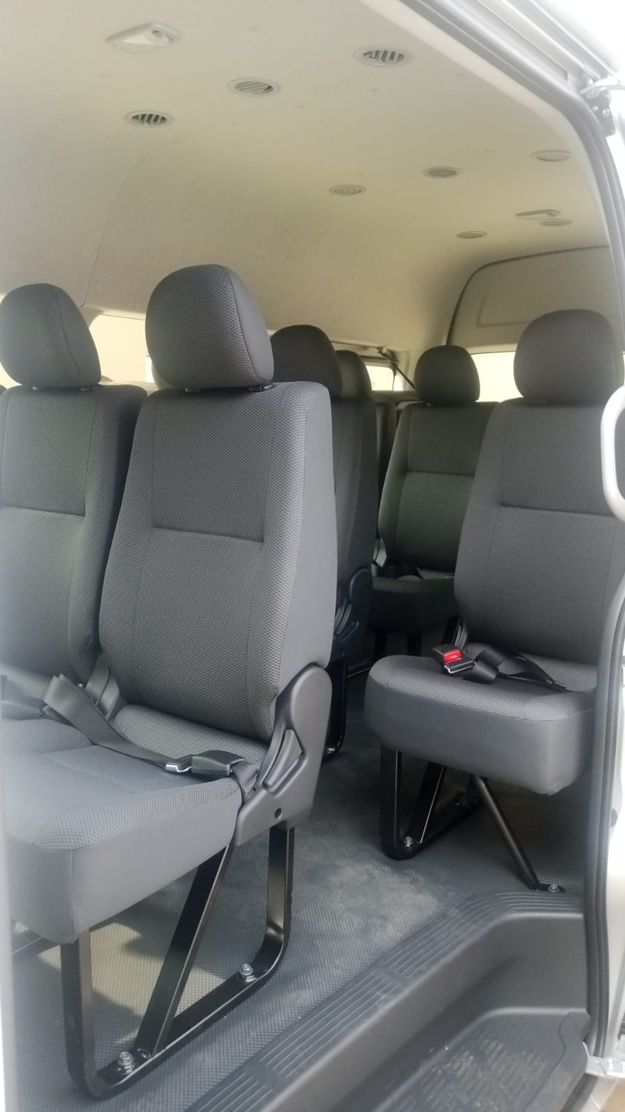 Sewa Hiace Hemat & Nyaman di Jakarta: Cara Simple Bikin Rombongan Tetap Happy