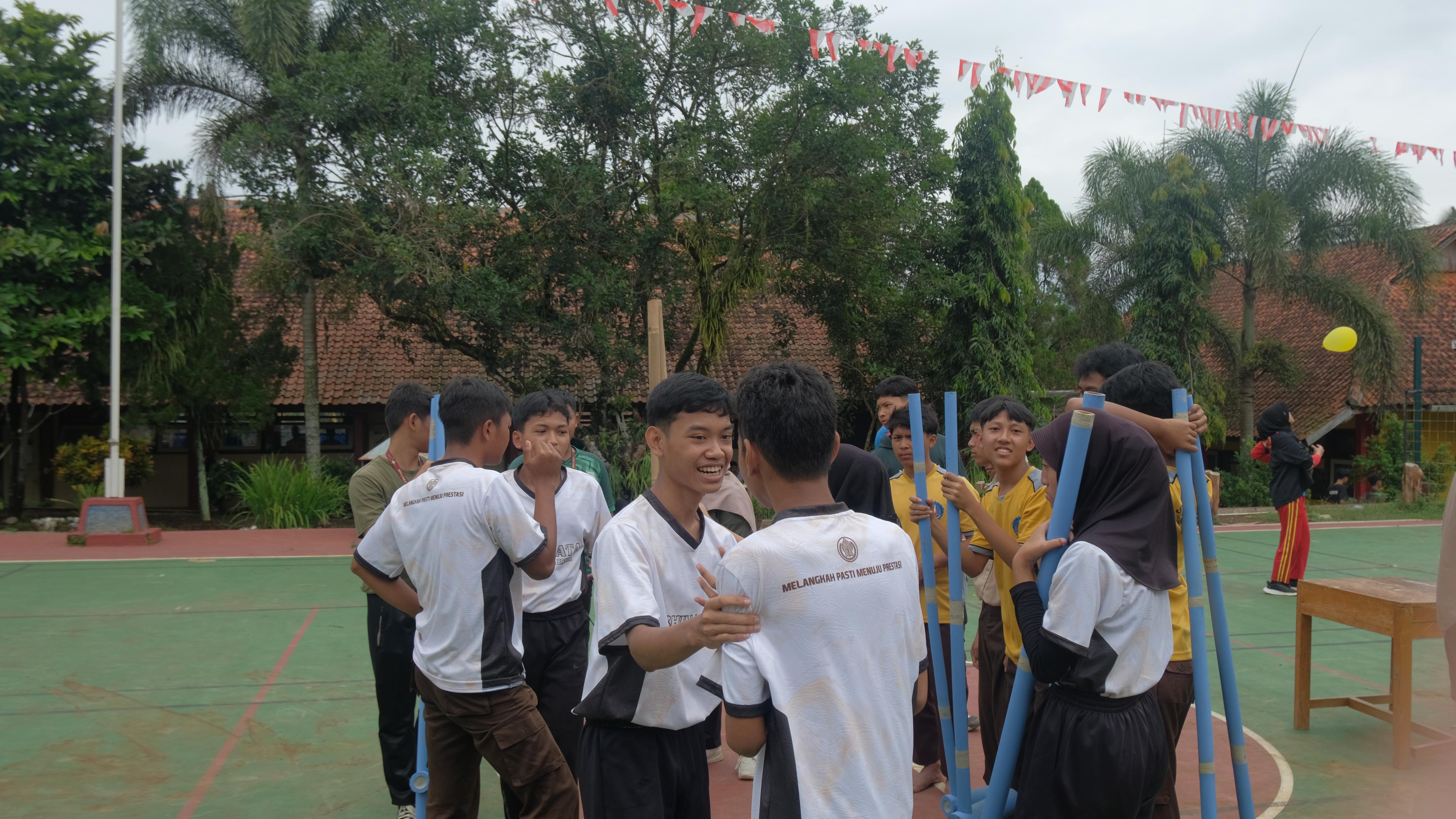 Dari Bahasa Inggris sampai World Cleanup Day: Serangkaian Aksi Keren yang Bikin Sekolah Makin Bersih, Keren, dan Percaya Diri