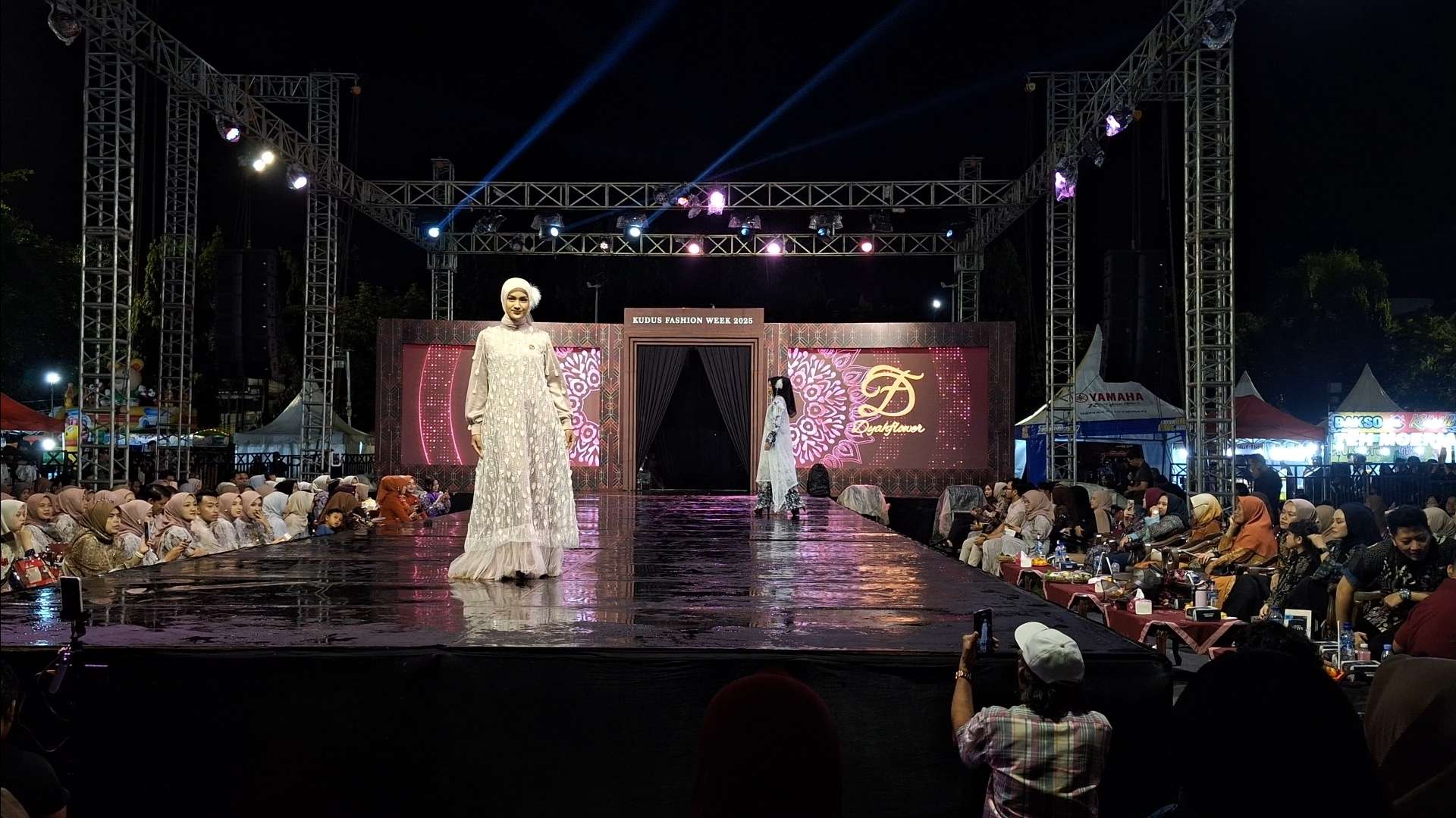 Tren Fashion Kudus & Indonesia: Dari Fashion Week, Shimmer Lebaran sampai Cottagecore