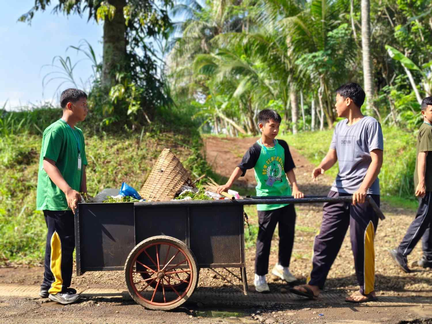 Dari Bahasa Inggris sampai World Cleanup Day: Serangkaian Aksi Keren yang Bikin Sekolah Makin Bersih, Keren, dan Percaya Diri