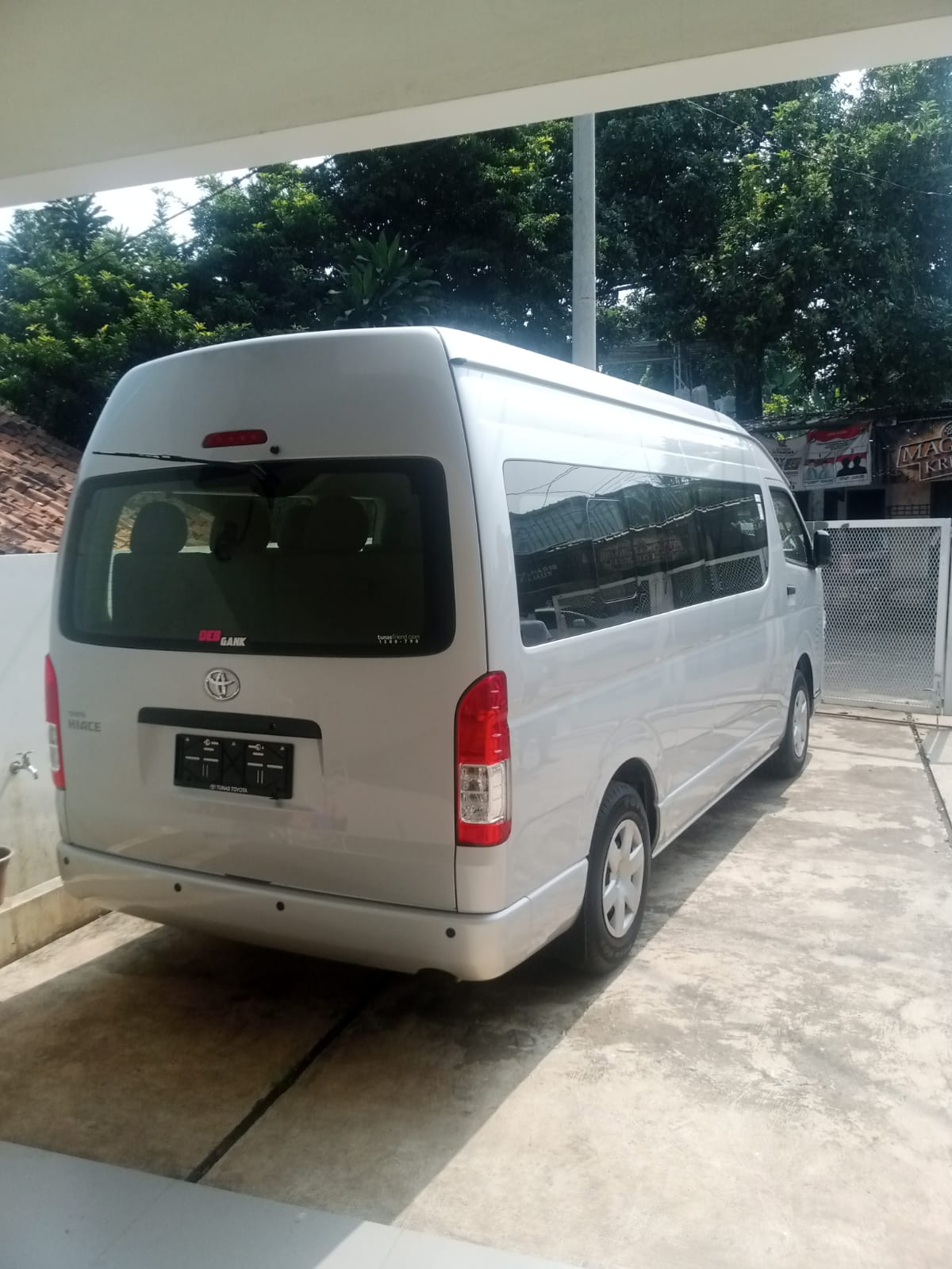 Sewa Hiace Hemat & Nyaman di Jakarta: Cara Simple Bikin Rombongan Tetap Happy