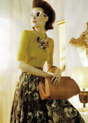 Retro Look Comeback: Panduan Busana Jadul yang Bikin Gaya Makin Kece