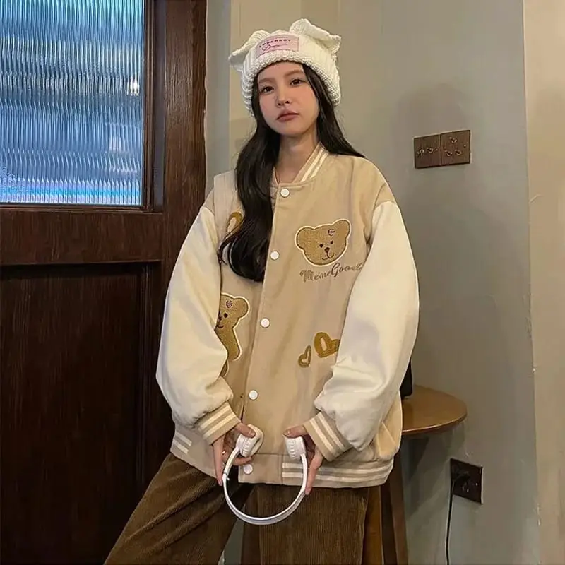 Jaket Varsity Wanita 2025: Dari Oversize Manis sampai Custom Premium yang Super Hits!