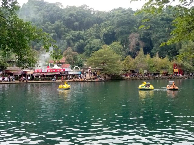 Situ Cipanten: Surga Air Jernih Serba Murah yang Wajib Masuk Bucket List Liburan Hematmu