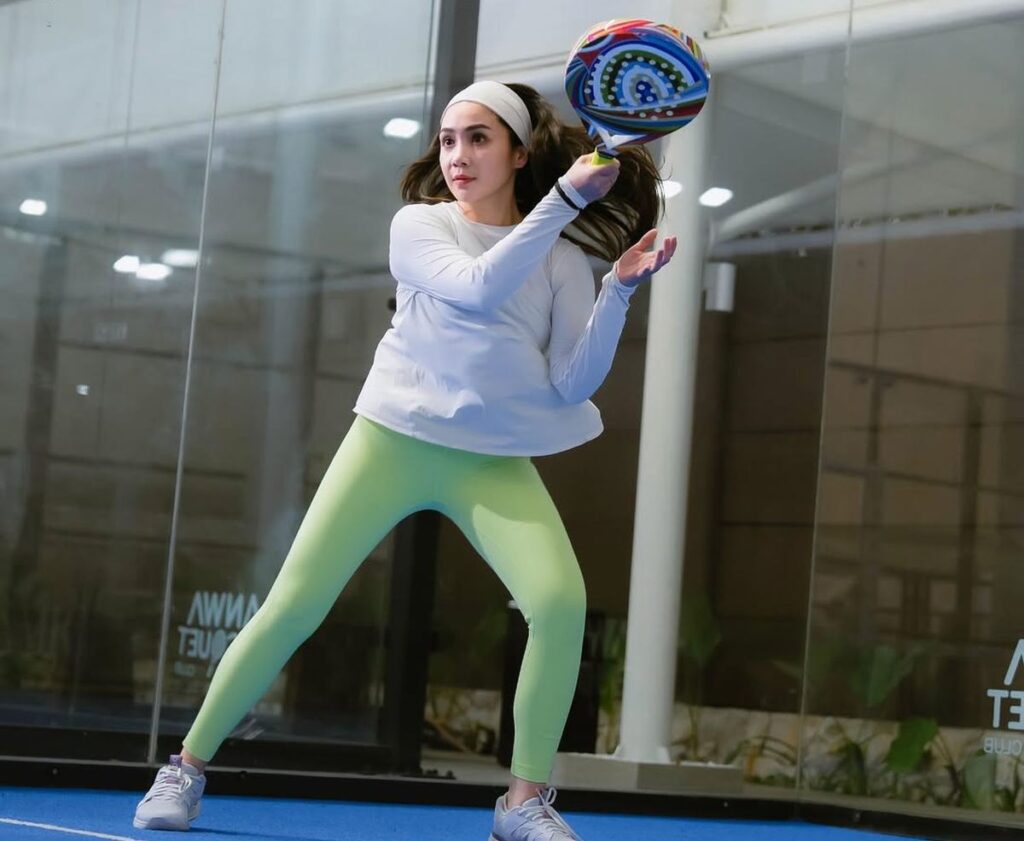 Lagi Hits Banget! Kenapa Semua Orang (Termasuk Artis) Sedang Ketagihan Padel?